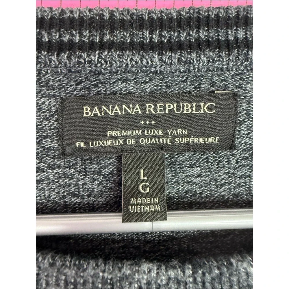 Banana Republic Men’s Heather Gray Crewneck Sweater premium luxe yarn
